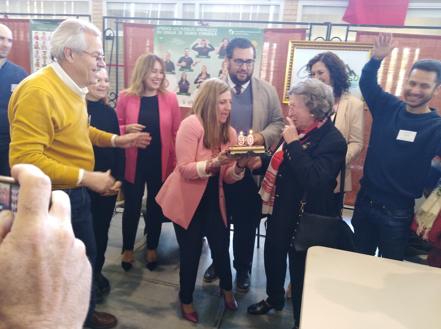LA PRESIDENTA DE DIPUTACIÓN DE CÁDIZ, IRENE GARCÍA, CON LA SOCIA MÁS VETERANA DE GAPEMASO